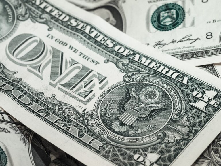 How to Create a Monthly Budget and Stick to It